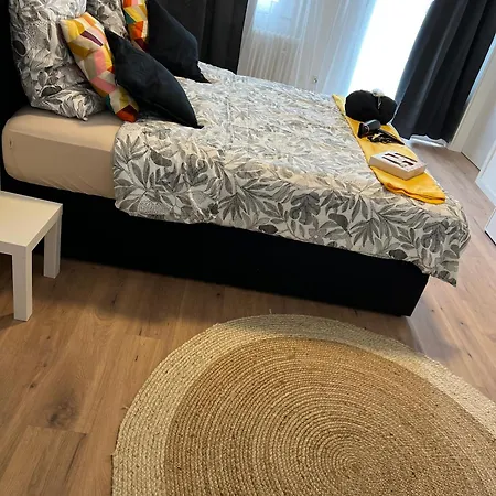 Cozy Duesseldorf-eller Warmstay Appartamento Düsseldorf